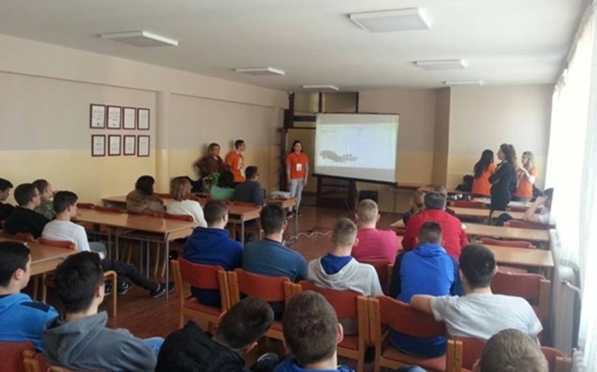 Vršnjačka edukacija iz bezbednosti saobraćaja